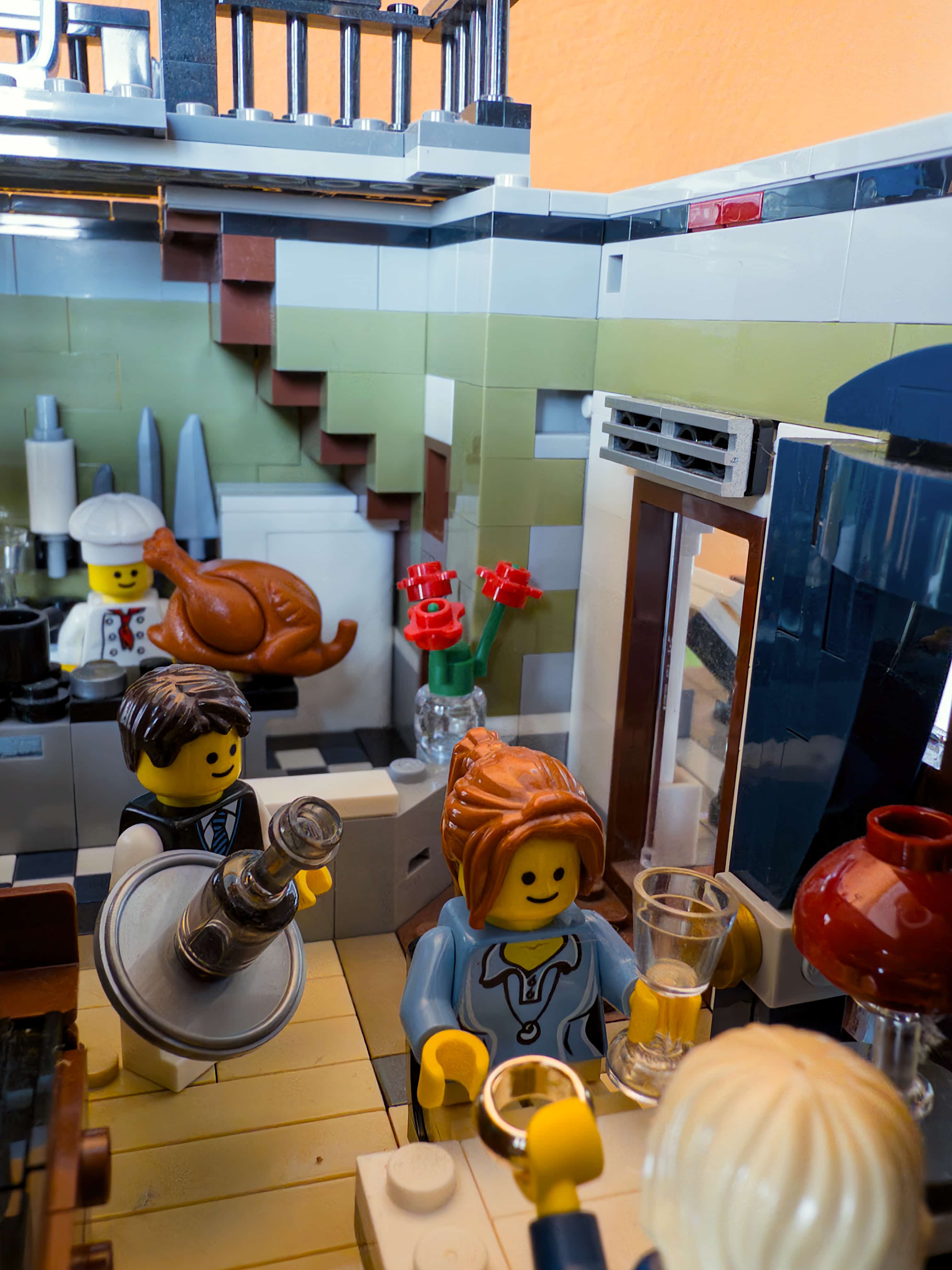 Fotografia di un interno di un ristorante fatto di lego.